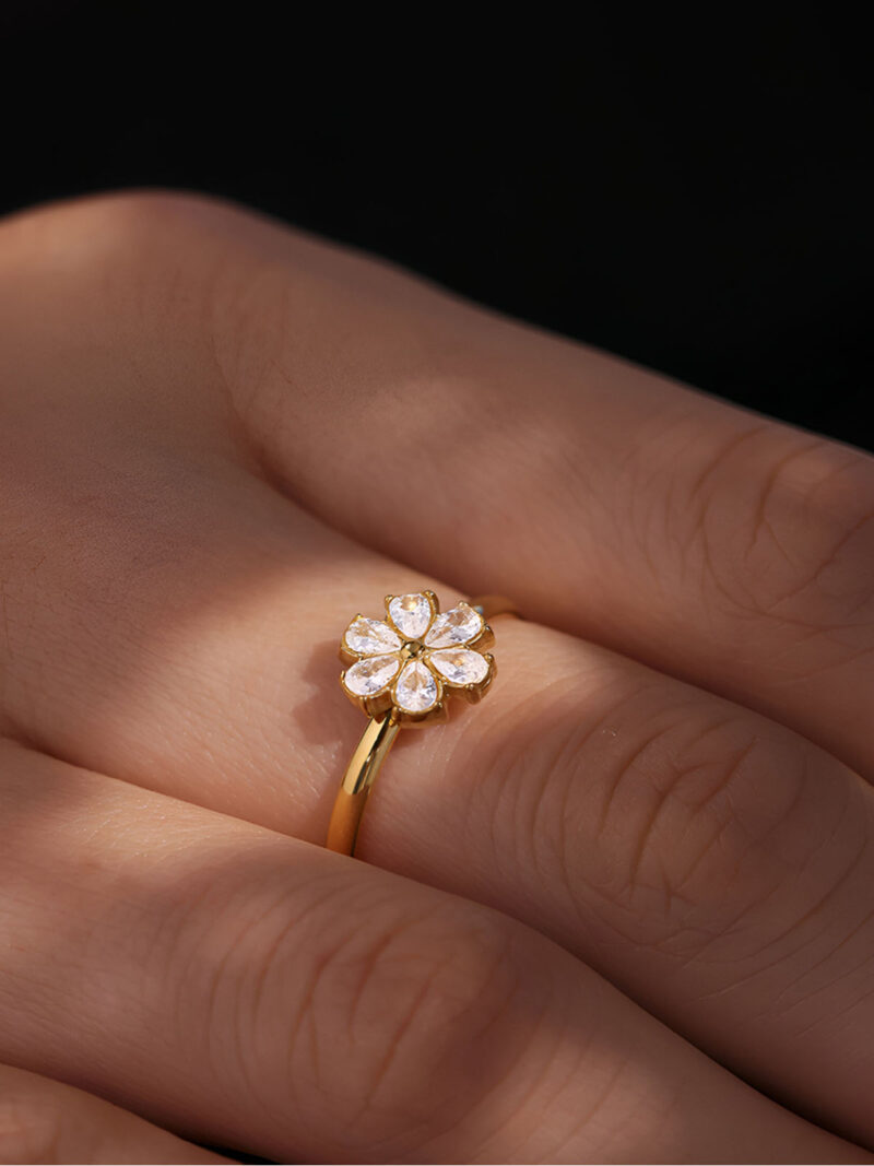 Orli petal ring