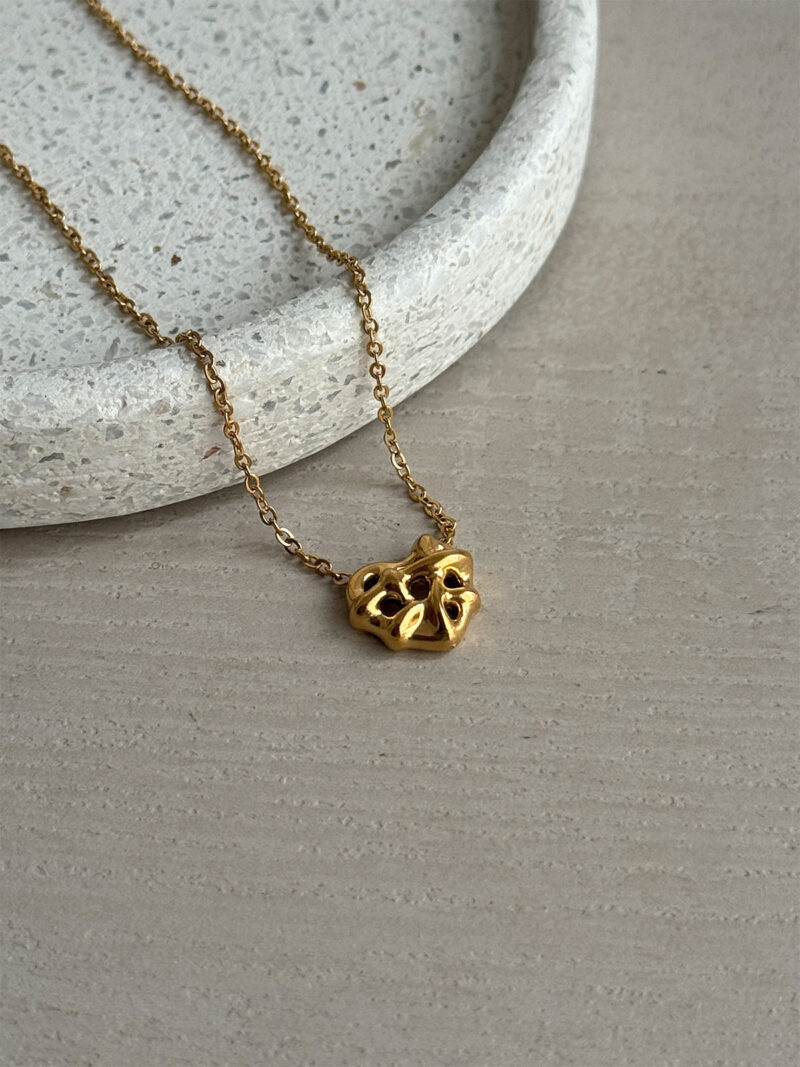 Sol pendant necklace