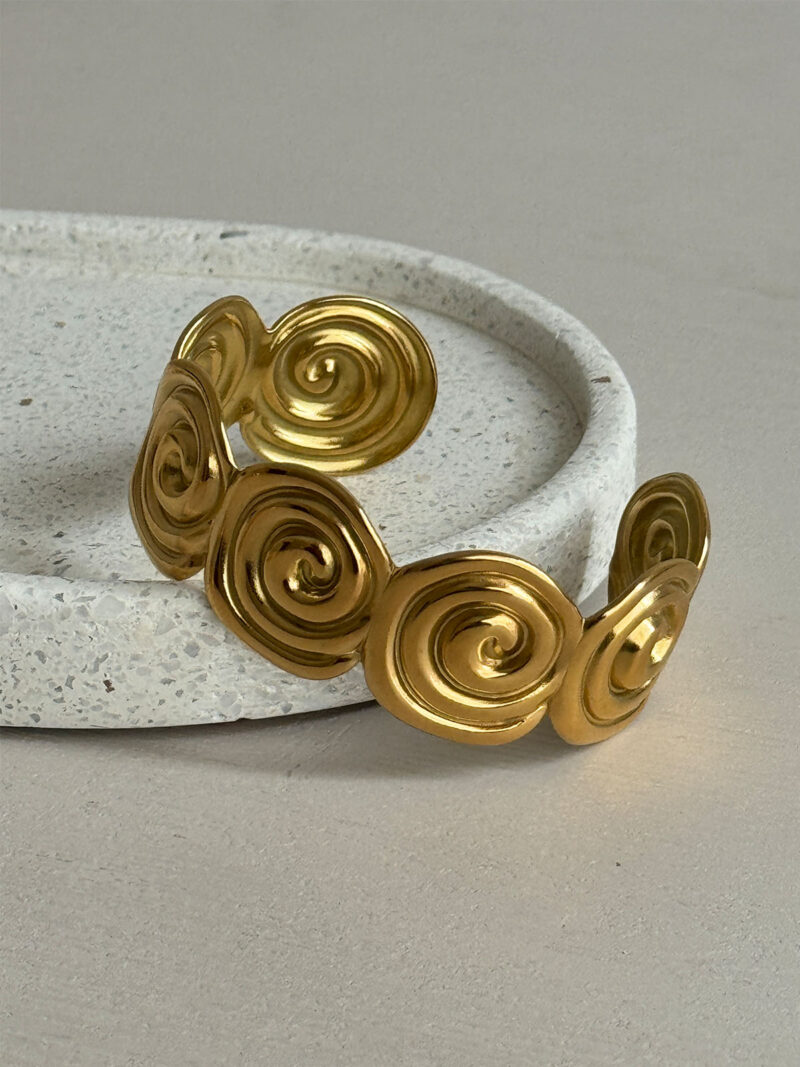 Terra curl cuff